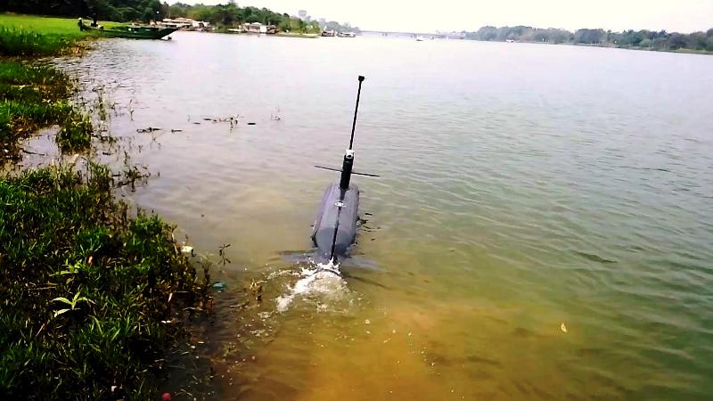 Thử nghiệm thành công tàu ngầm điều khiển từ xa có thể lặn sâu 10m