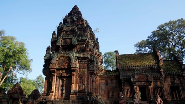 3 du khách nước ngoài bị bắt vì khỏa thân chụp ảnh giữa đền cổ