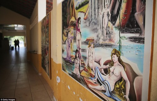 Cuộc sống bên trong nhà tù khét tiếng nhất Brazil
