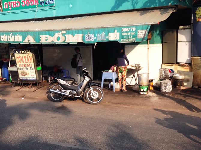 Một phụ nữ bị tấn công bằng kéo đến tử vong
