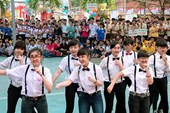 Vụ 'đình chỉ học... giả': Có thiếu sót, nhưng làm thế mới thấm!