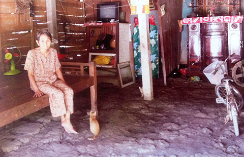 Công an tự ý vào khám nhà dân