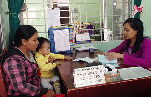Mua BHYT theo hộ gia đình: Dân ngán ngẩm!