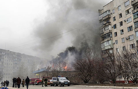 Chiến sự Ukraine leo thang: Ai pháo kích Mariupol?