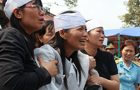 Mong gia đình các chiến sĩ nén đau thương…