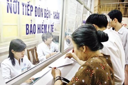 Rắc rối mua BHYT theo hộ gia đình: TP.HCM tháo gỡ khó khăn ban đầu