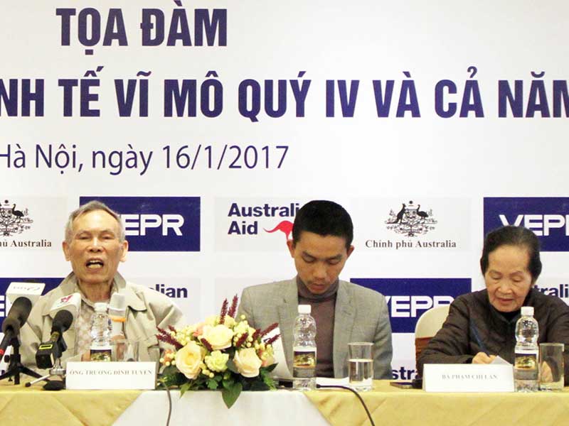 Đi vay tiền mà ngồi ghế hạng thương gia