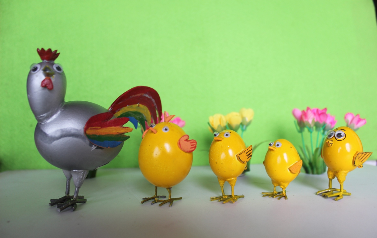 Nghệ nhân làm gà bằng vỏ trứng để chúc tết - ảnh 4