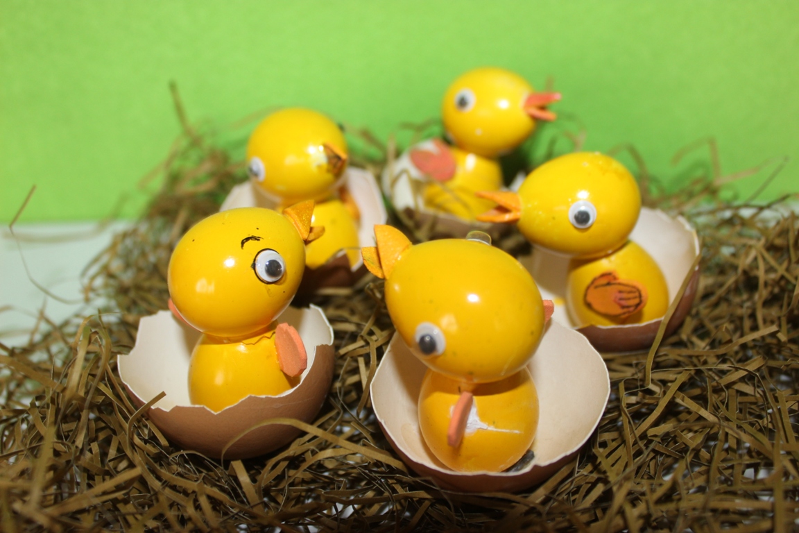 Nghệ nhân làm gà bằng vỏ trứng để chúc tết - ảnh 2