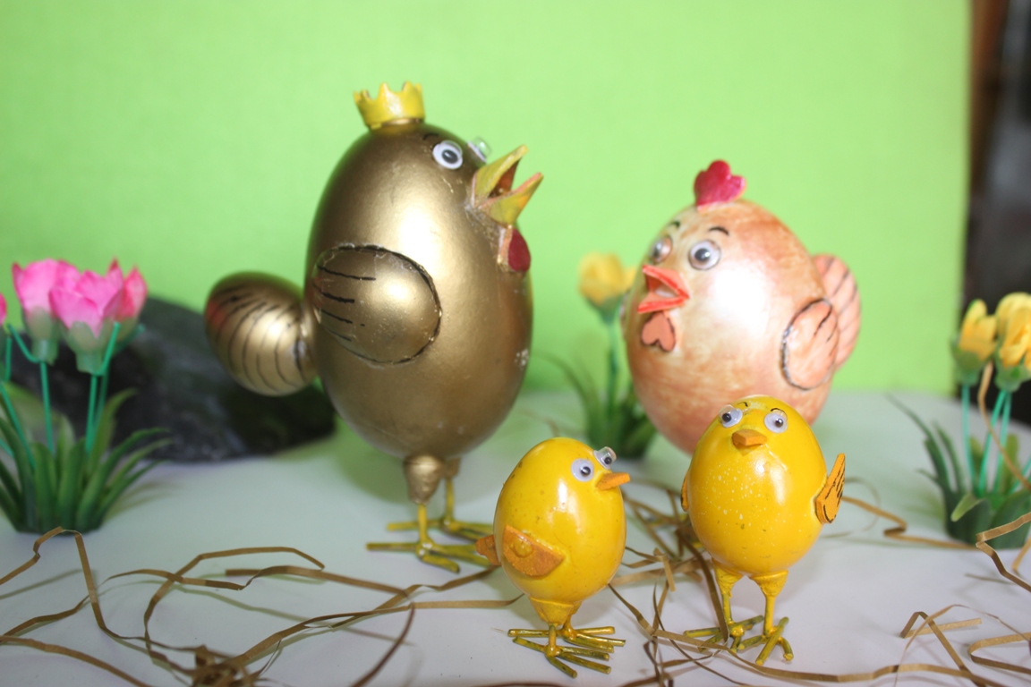 Nghệ nhân làm gà bằng vỏ trứng để chúc tết - ảnh 3