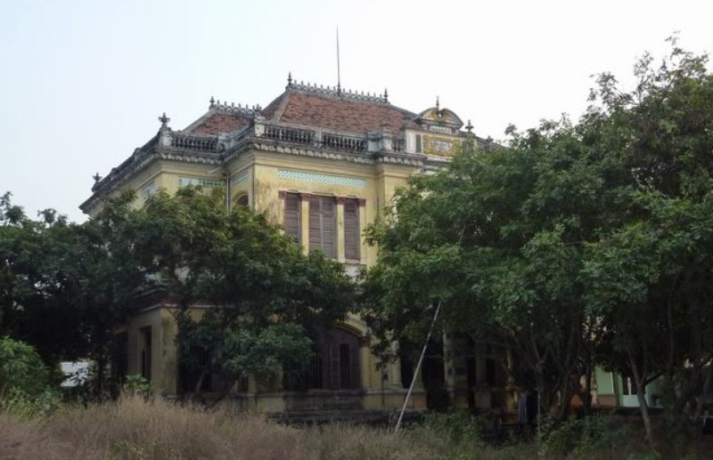 ‘Nhà lầu ông Phủ’, ẩn mình trong hoang phế - ảnh 2