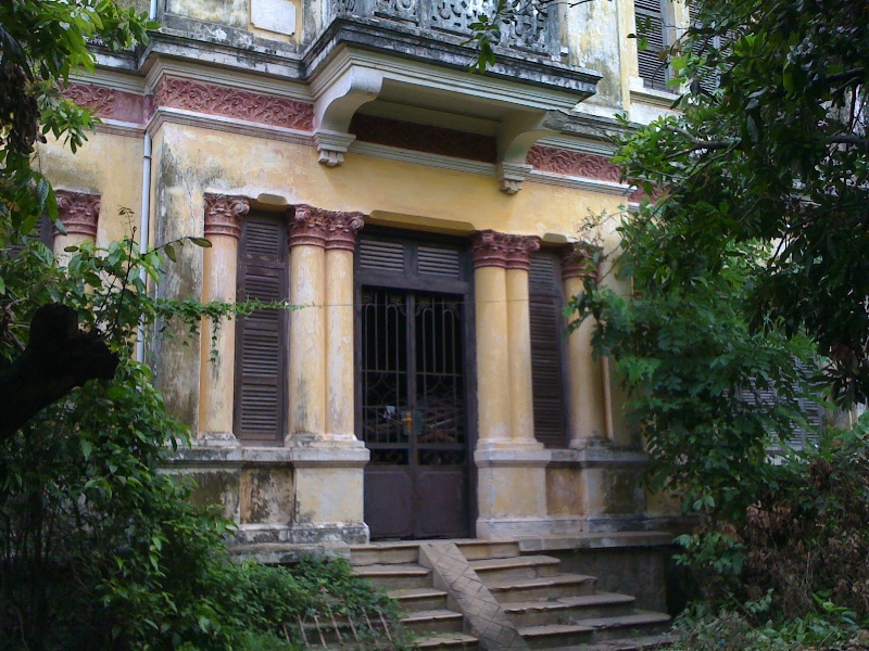 ‘Nhà lầu ông Phủ’, ẩn mình trong hoang phế - ảnh 1