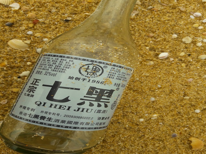 10 km bờ biển ngổn ngang vỏ chai nhãn Trung Quốc - ảnh 7