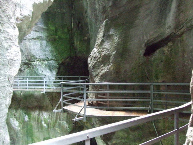 Kỳ vĩ hẻm núi hẹp Gorge Aar - ảnh 4