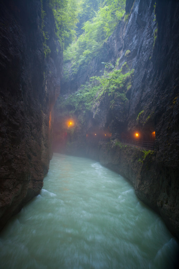 Kỳ vĩ hẻm núi hẹp Gorge Aar - ảnh 5