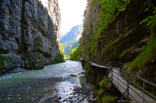 Kỳ vĩ hẻm núi hẹp Gorge Aar - ảnh 3