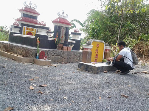 Lạ kỳ ngôi miếu dân lập thờ 'bà bóng' cô Hiên - ảnh 5