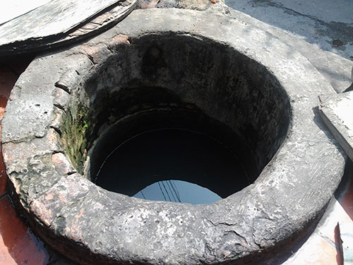 Hai giếng cổ 'vuông - tròn' không bao giờ cạn ở giữa lòng thành phố - ảnh 2