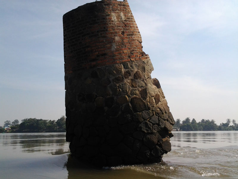 Kỳ lạ trụ đá trên sông Đồng Nai được dân gọi là 'ông Một' - ảnh 3