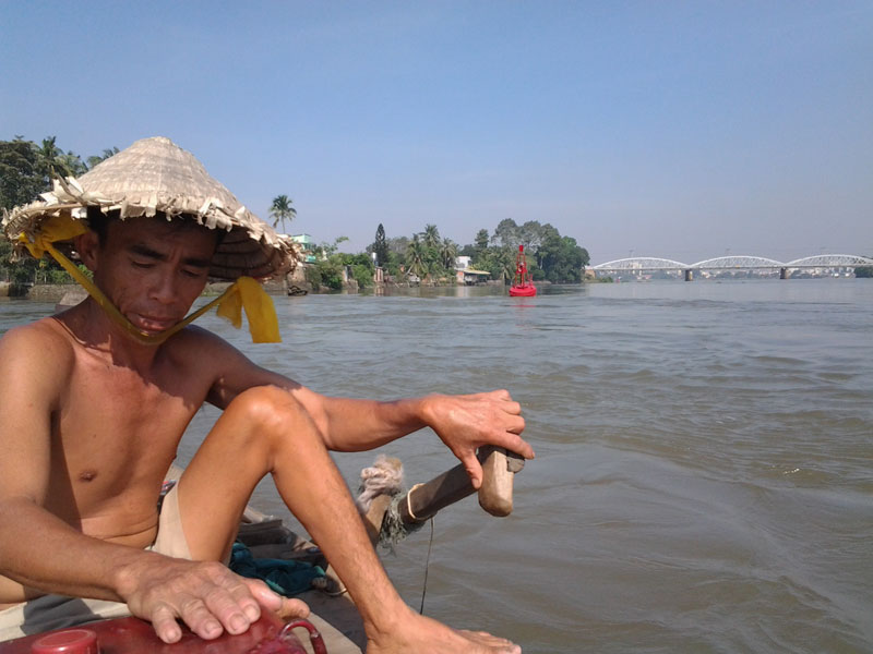 Kỳ lạ trụ đá trên sông Đồng Nai được dân gọi là 'ông Một' - ảnh 4