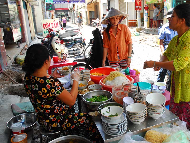 Hộ bán phở, bún bò...sẽ không được vay ngân hàng? - ảnh 1