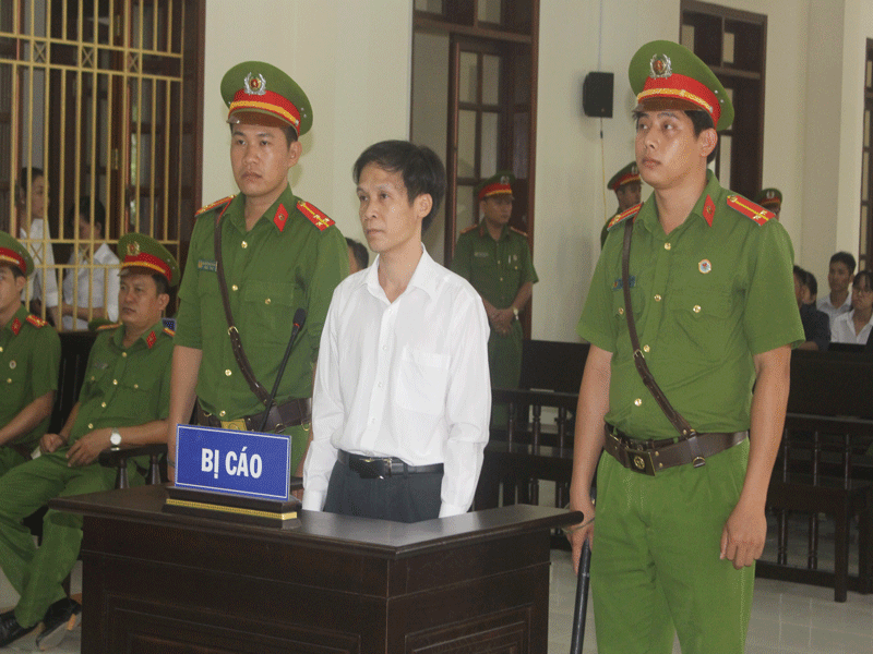 Luật sư chiếm đoạt 1 tỉ đồng của thân chủ bị phạt 12 năm tù